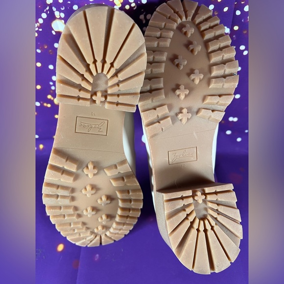 Zodiac Cream Loafers with Gold Buckle - Picture 3 of 4